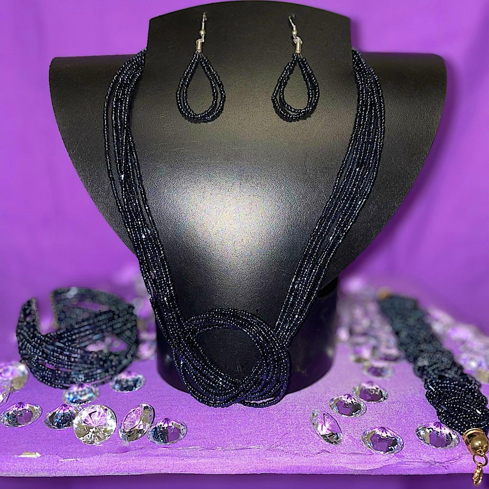 Crossed style necklace and earrings